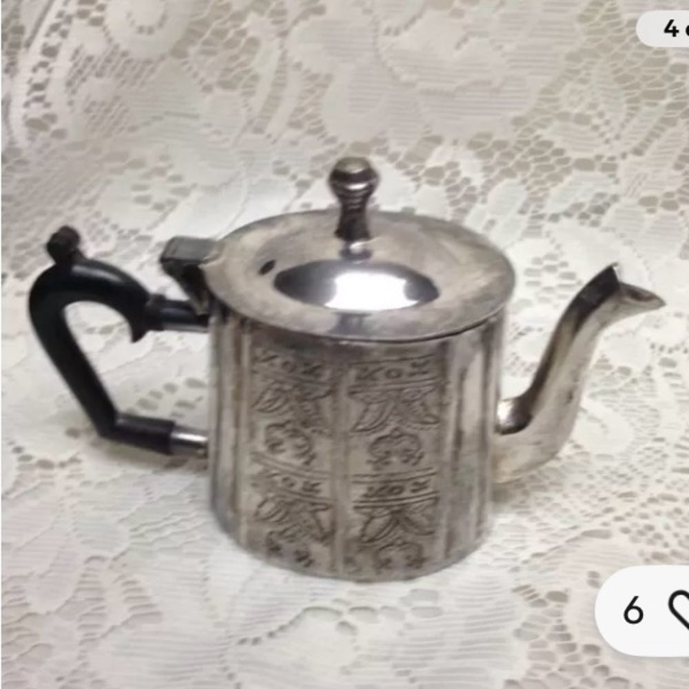 Intl. Silver Paul Revere Collectible Teapot Reproduction C1800 4in x 6in x 2.5in
