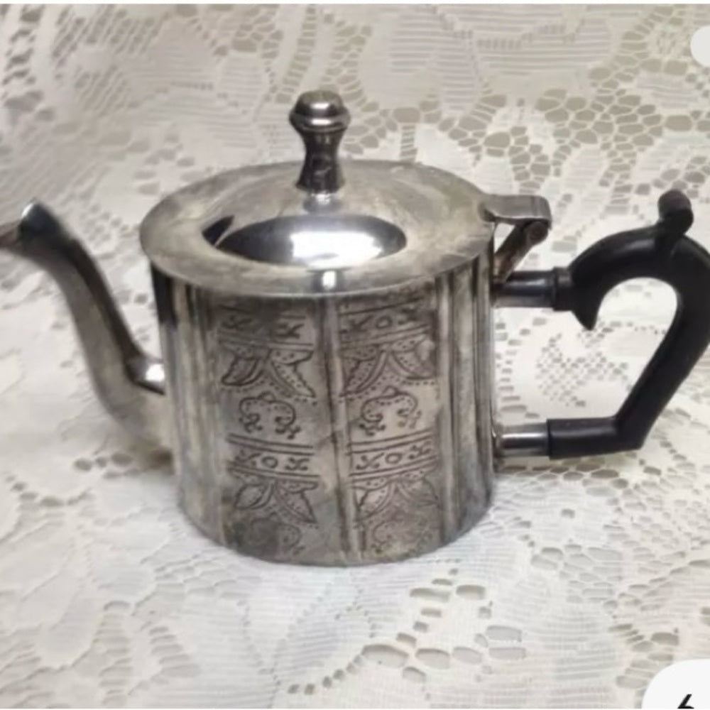 Intl. Silver Paul Revere Collectible Teapot Reproduction C1800 4in x 6in x 2.5in