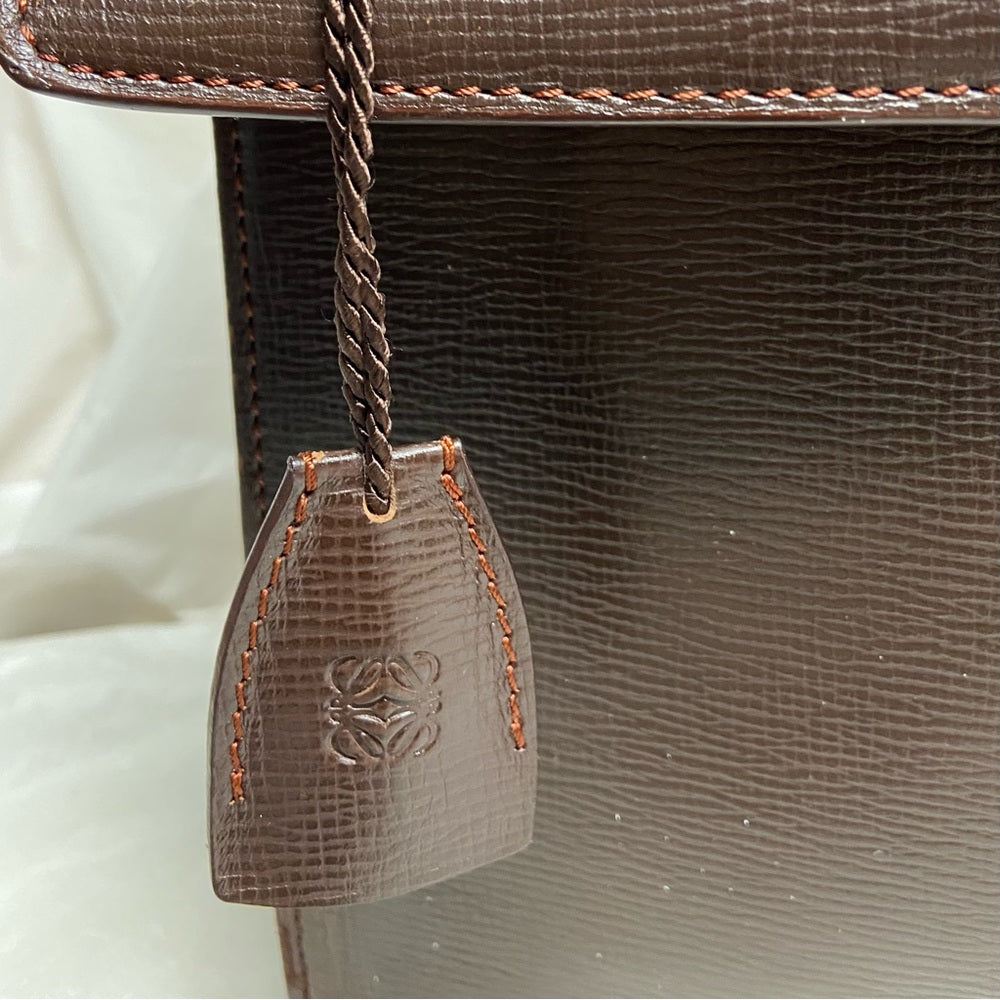 Authentic, Loewe, Uni-sex Brown Leather Double Gusset Briefcase with Orig. Key