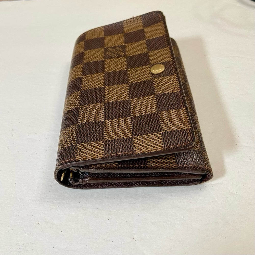 Louis Vuitton, Damier Ebene Tresor Bi-Fold Zip Wallet 5.5in x 4in (MI091…
