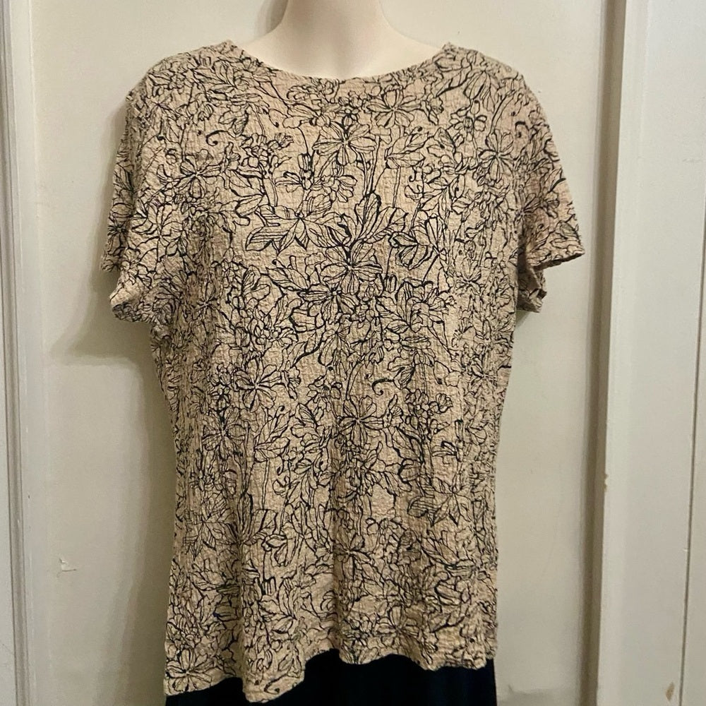 Croft and Barrow Beige and Black Floral Short Sleeves Blouse (L)