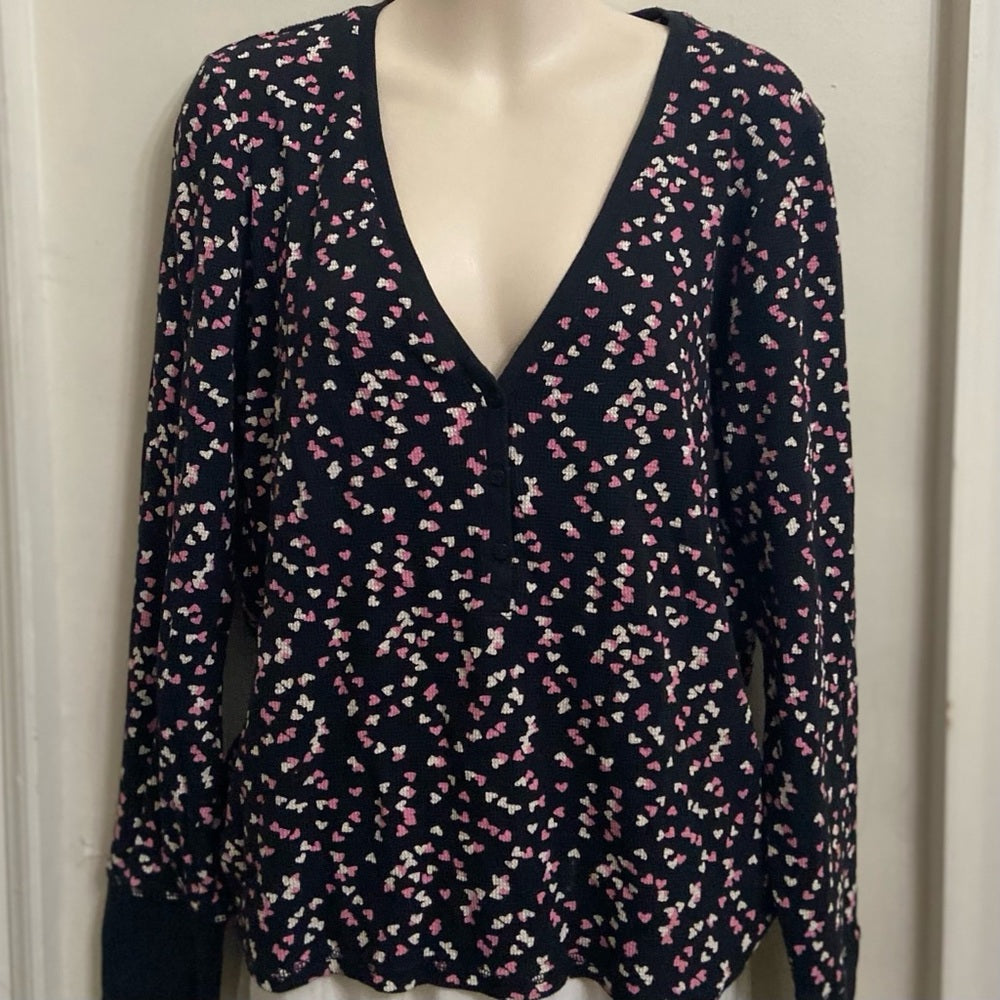 Victoria Secret, Black and Pink Hearts, VNecK Long Sleeves T Shirt-Blouse (M)