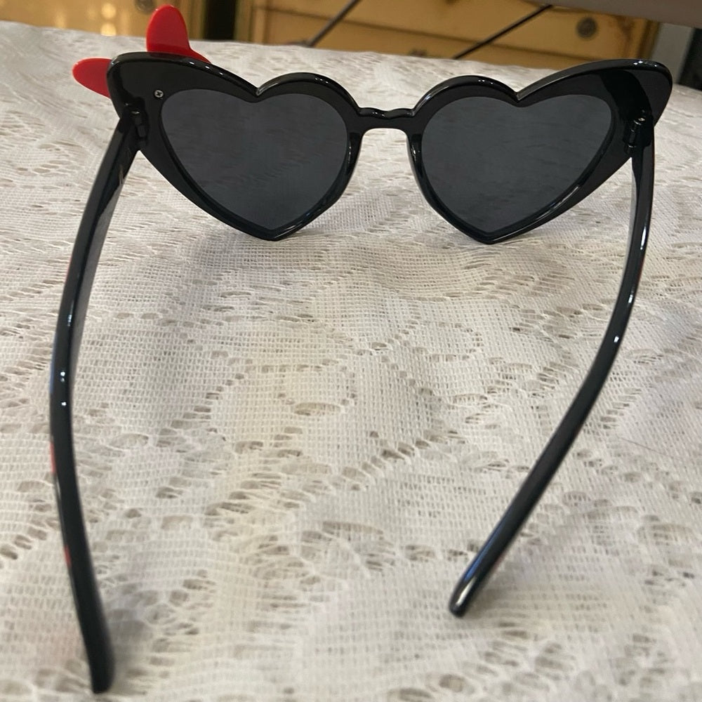 Disney Minnie Mouse Adult ArkAid Heart Shape Black Sunglasses With Case