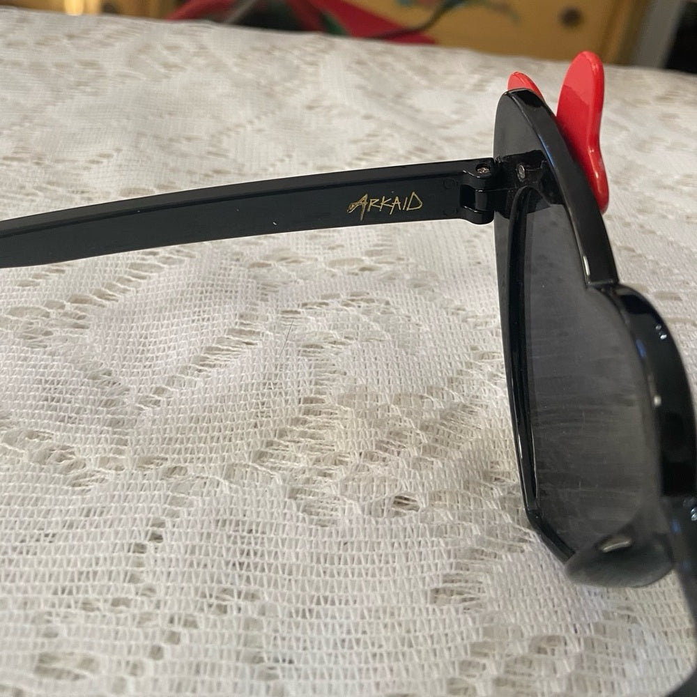 Disney Minnie Mouse Adult ArkAid Heart Shape Black Sunglasses With Case