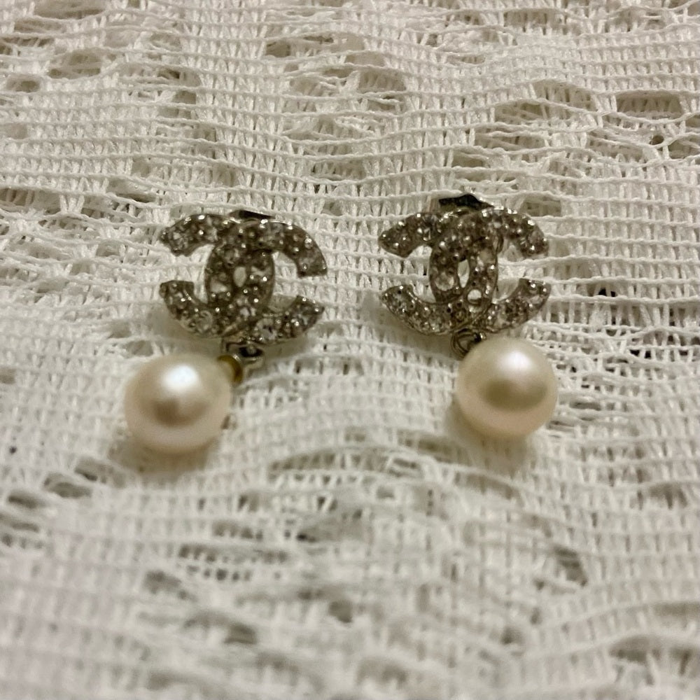 Vintage Chanel 925- Sterling -Pearl Dangling Earrings 1in x 1/2in