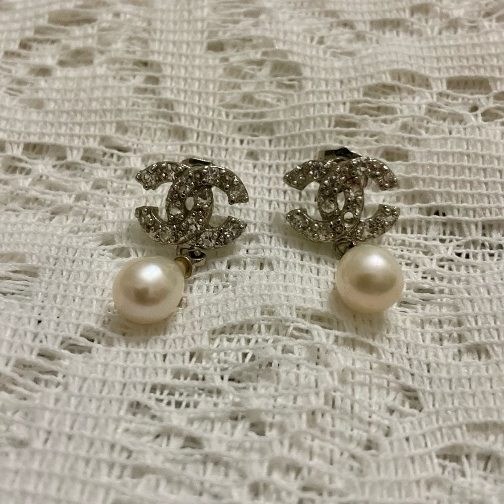 Vintage Chanel 925- Sterling -Pearl Dangling Earrings 1in x 1/2in