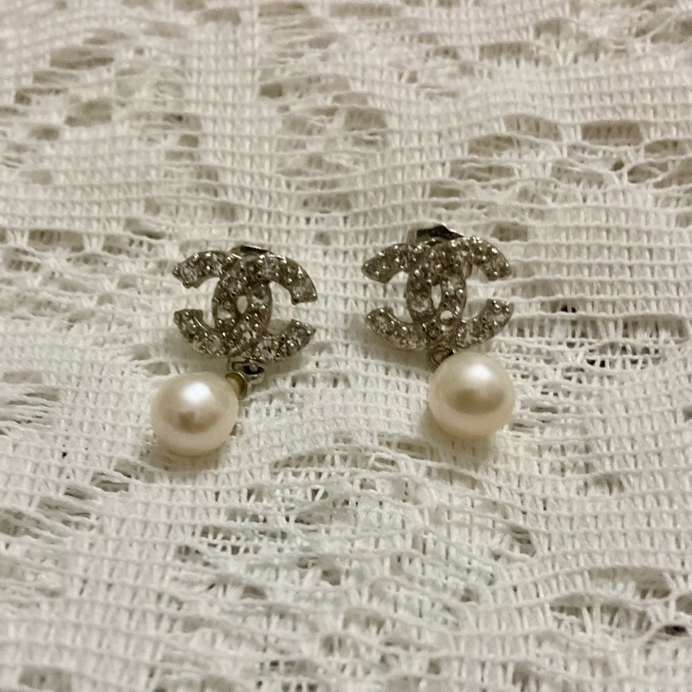 Vintage Chanel 925- Sterling -Pearl Dangling Earrings 1in x 1/2in
