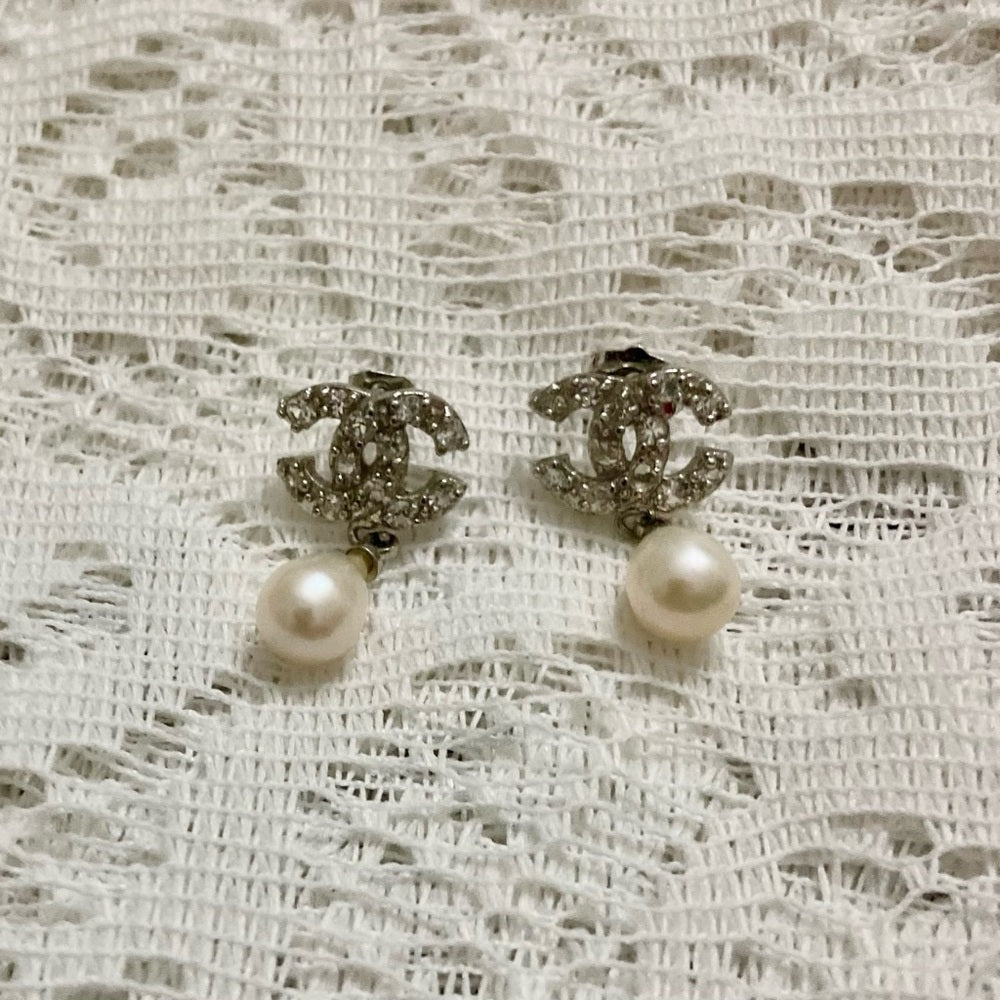Vintage Chanel 925- Sterling -Pearl Dangling Earrings 1in x 1/2in