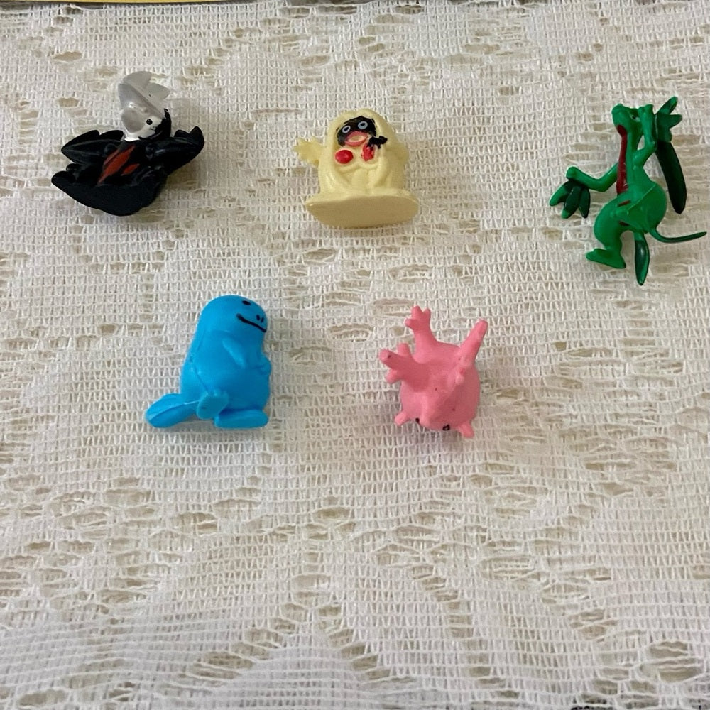 Lot BB 12pc Lot : 2 Gold Fan Arts Cards, 5 Pokemon Cards and 5 Pokémon F…