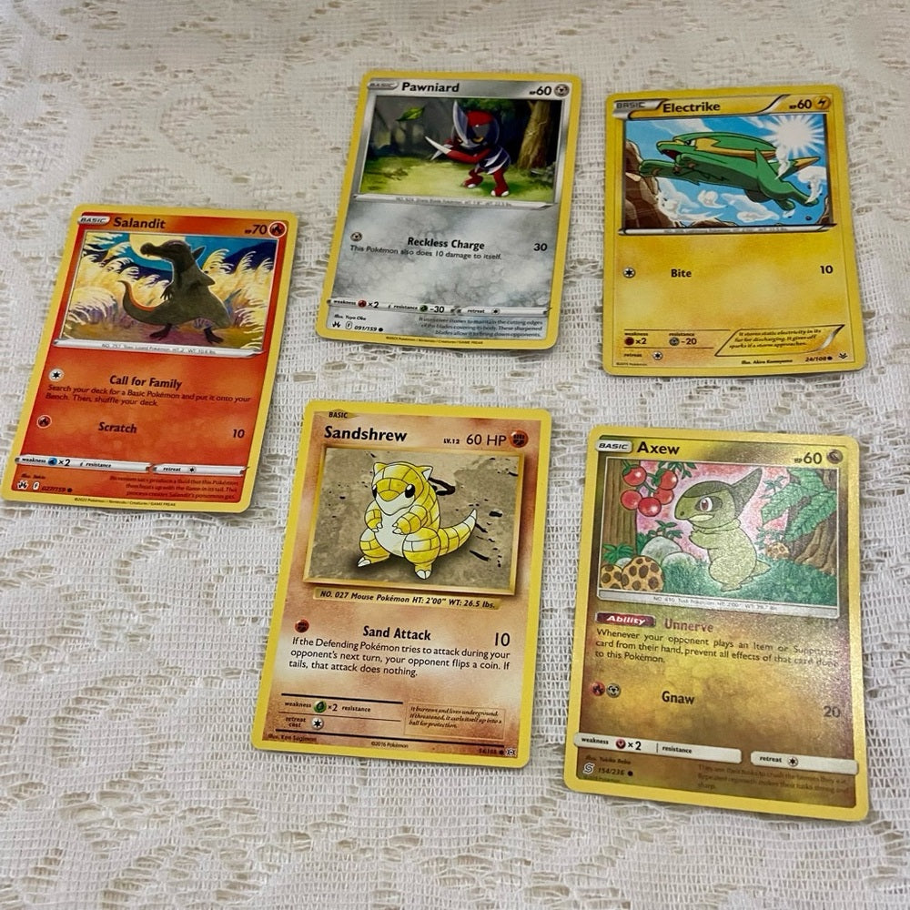 Lot CC 12pc Lot : 2 Gold Fan Arts Cards, 5 Pokemon Cards and 5 Pokémon F…
