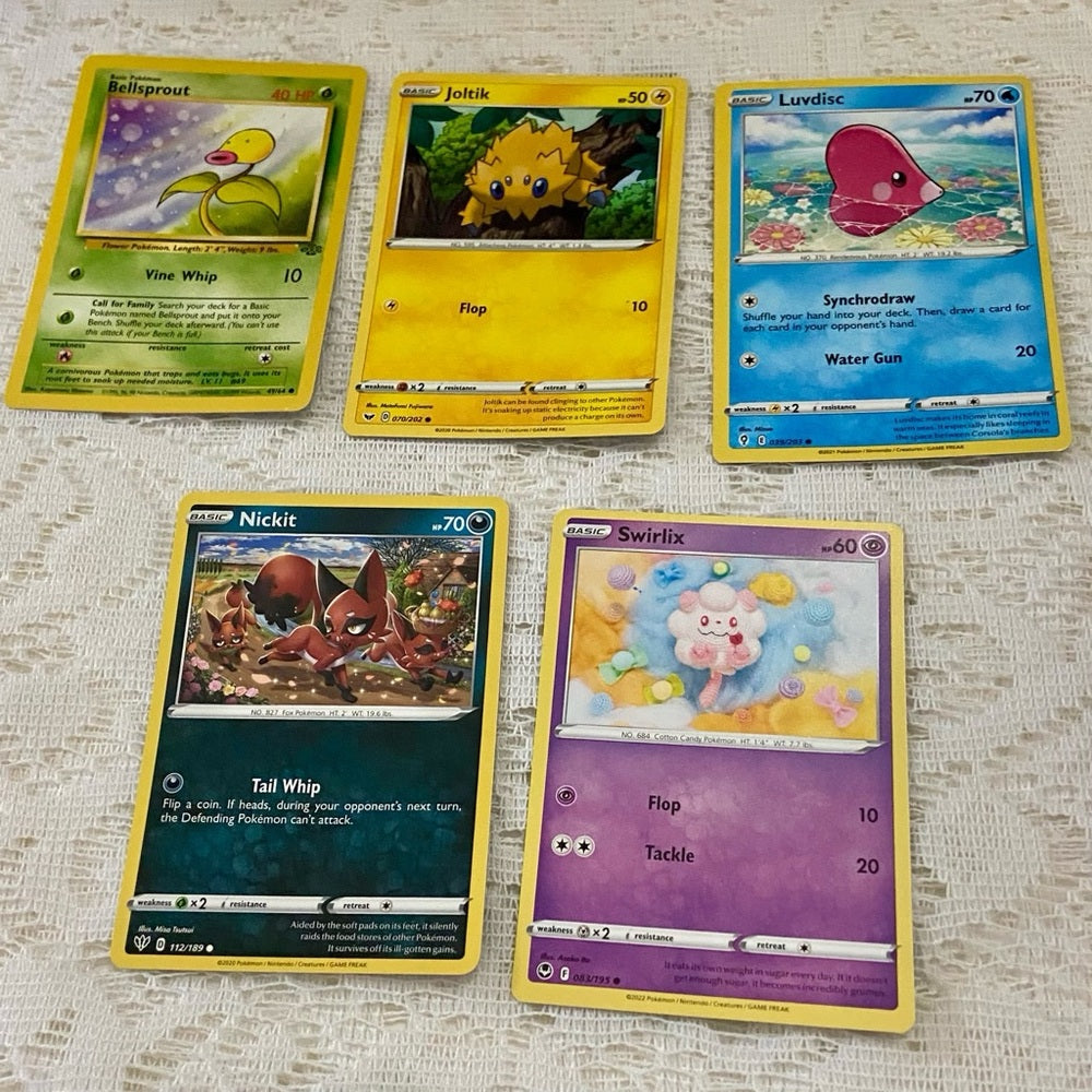 Lot DD- 12pc Lot : 2 Gold Fan Arts Cards, 5 Pokemon Cards and 5 Pokémon F…
