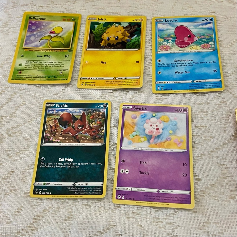 Lot DD- 12pc Lot : 2 Gold Fan Arts Cards, 5 Pokemon Cards and 5 Pokémon F…