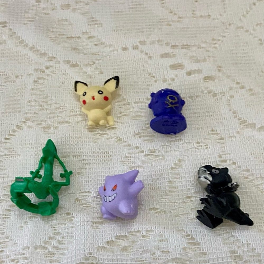 Lot DD- 12pc Lot : 2 Gold Fan Arts Cards, 5 Pokemon Cards and 5 Pokémon F…