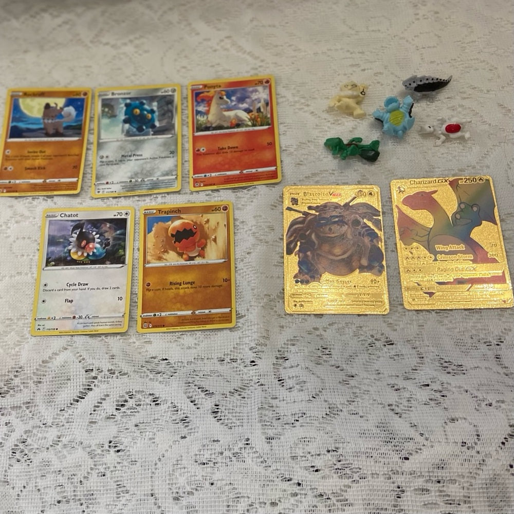 Lot EE- 12pc Lot : 2 Gold Fan Arts Cards, 5 Pokemon Cards and 5 Pokémon F…