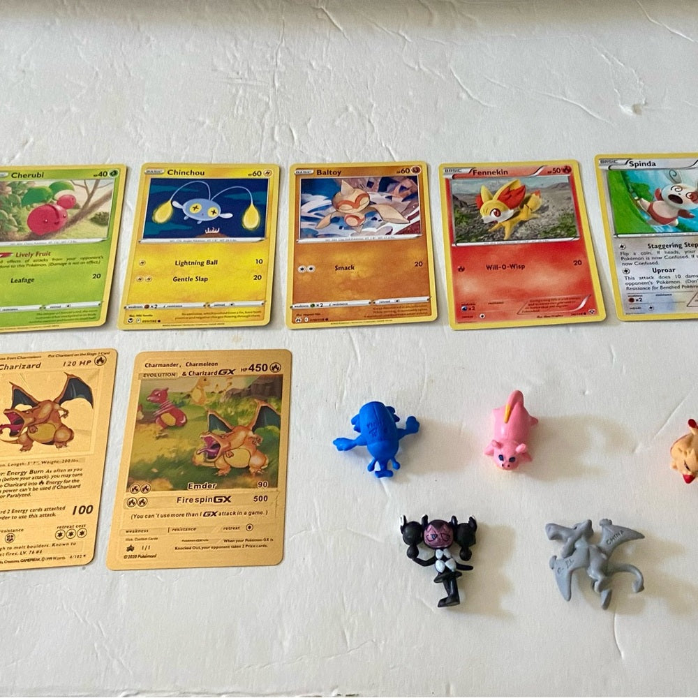Lot FF-12pc Lot : 2 Gold Fan Arts Cards, 5 Pokemon Cards and 5 Pokémon …