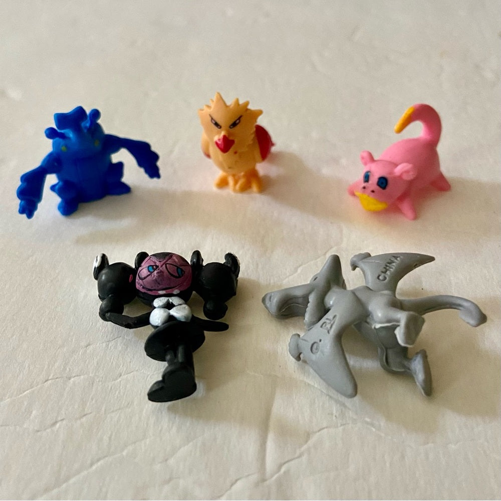Lot FF-12pc Lot : 2 Gold Fan Arts Cards, 5 Pokemon Cards and 5 Pokémon …
