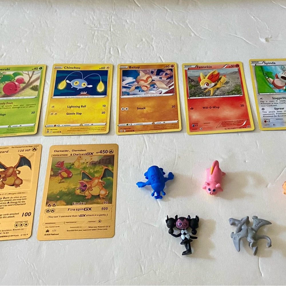 Lot FF-12pc Lot : 2 Gold Fan Arts Cards, 5 Pokemon Cards and 5 Pokémon …
