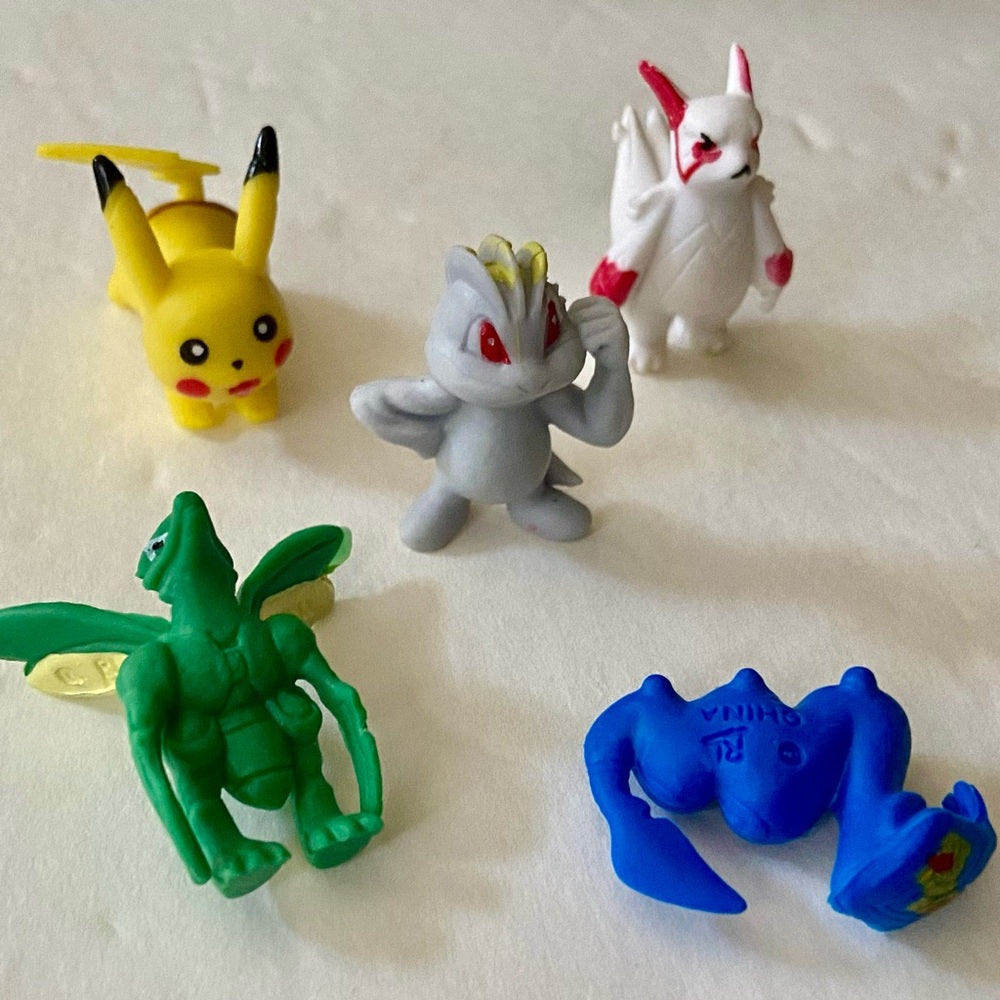 Lot HH-12pc Lot : 2 Gold Fan Arts Cards, 5 Pokemon Cards and 5 Pokémon …