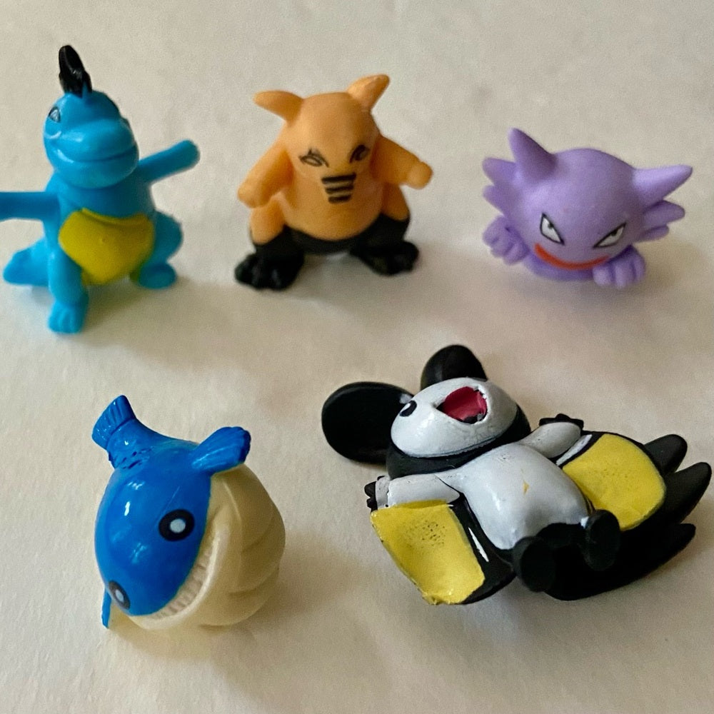 Lot II: 12pc Lot : 2 Gold Fan Arts Cards, 5 Pokemon Cards and 5 Pokémon F…