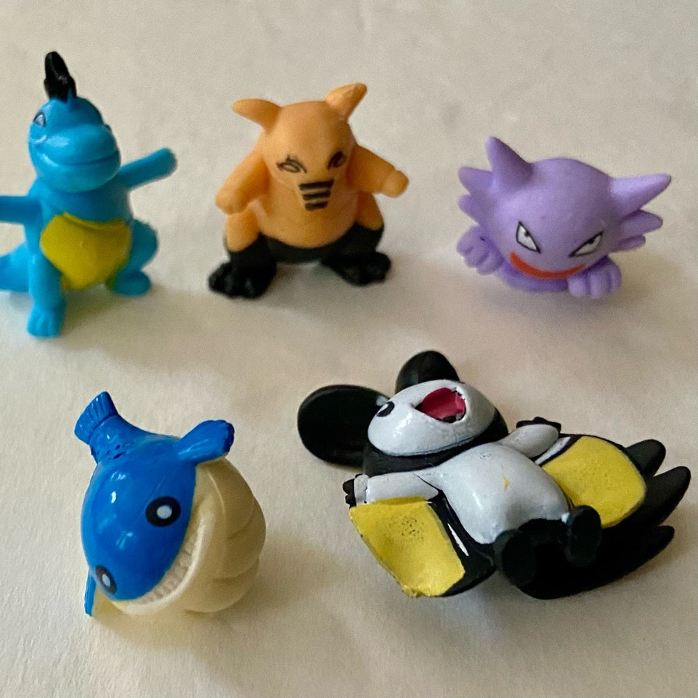 Lot II: 12pc Lot : 2 Gold Fan Arts Cards, 5 Pokemon Cards and 5 Pokémon F…