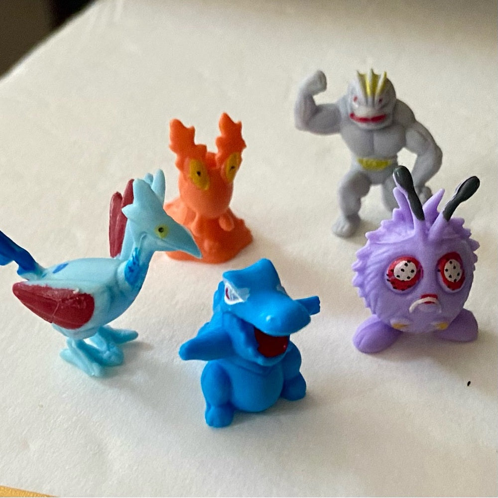 Lot JJ: 12pc Lot : 2 Gold Fan Arts Cards, 5 Pokemon Cards and 5 Pokémon F…