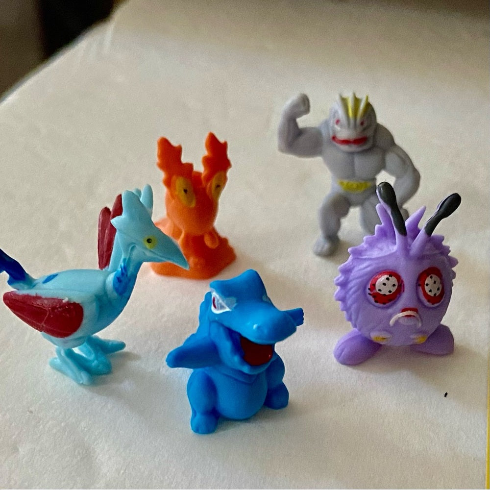 Lot JJ: 12pc Lot : 2 Gold Fan Arts Cards, 5 Pokemon Cards and 5 Pokémon F…