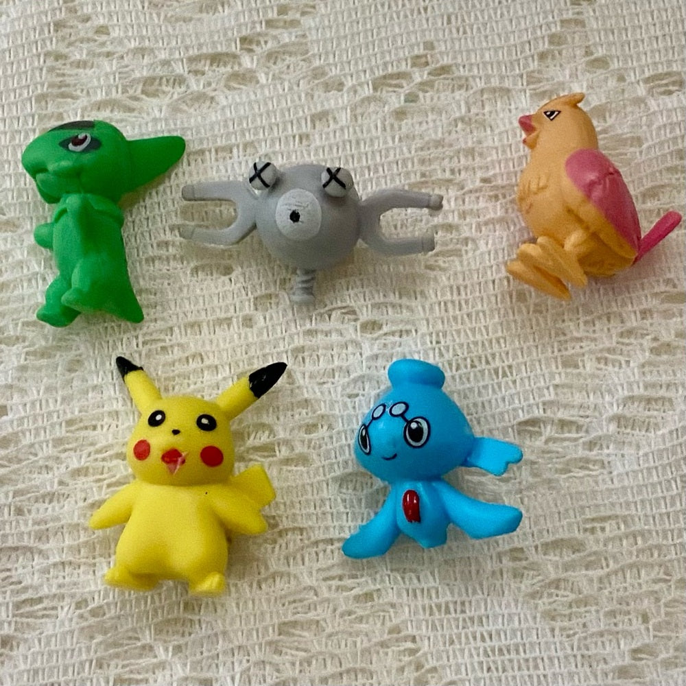 Lot LL: 12pc Lot : 2 Gold Fan Arts Cards, 5 Pokemon Cards and 5 Pokémon …