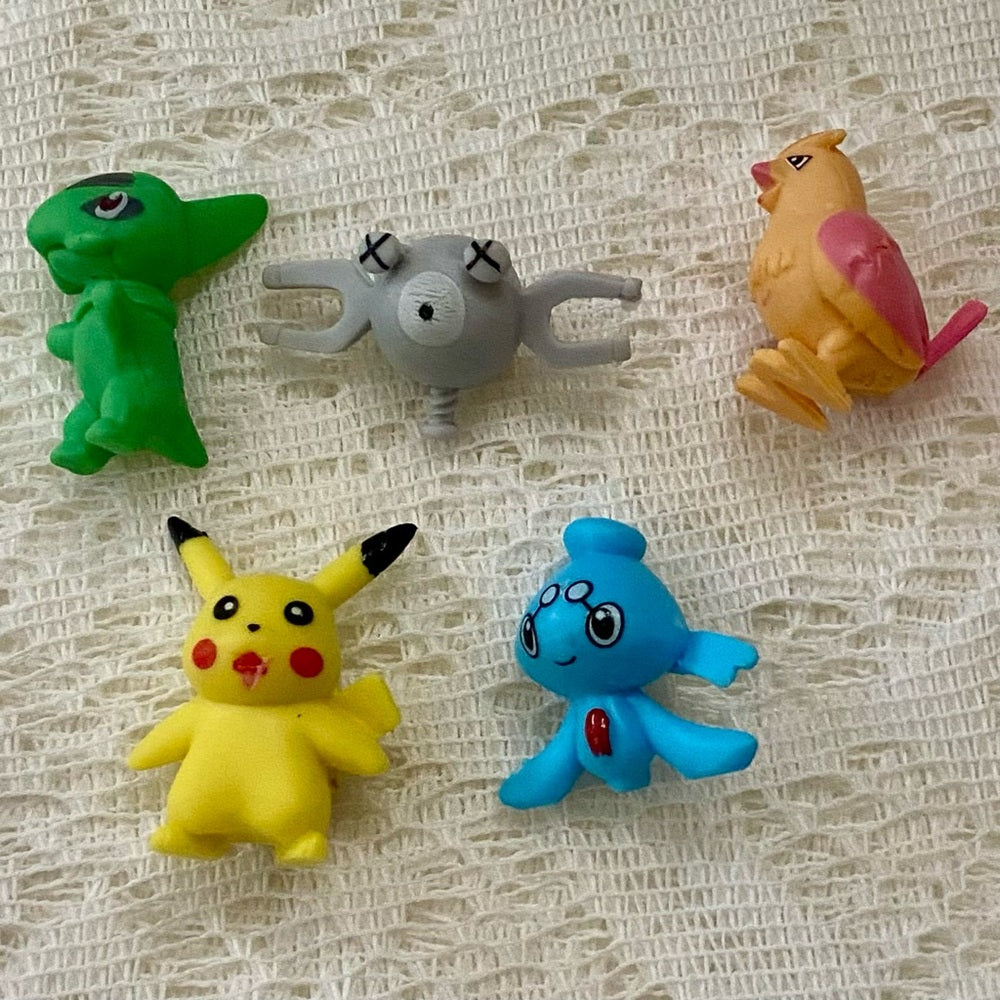 Lot LL: 12pc Lot : 2 Gold Fan Arts Cards, 5 Pokemon Cards and 5 Pokémon …