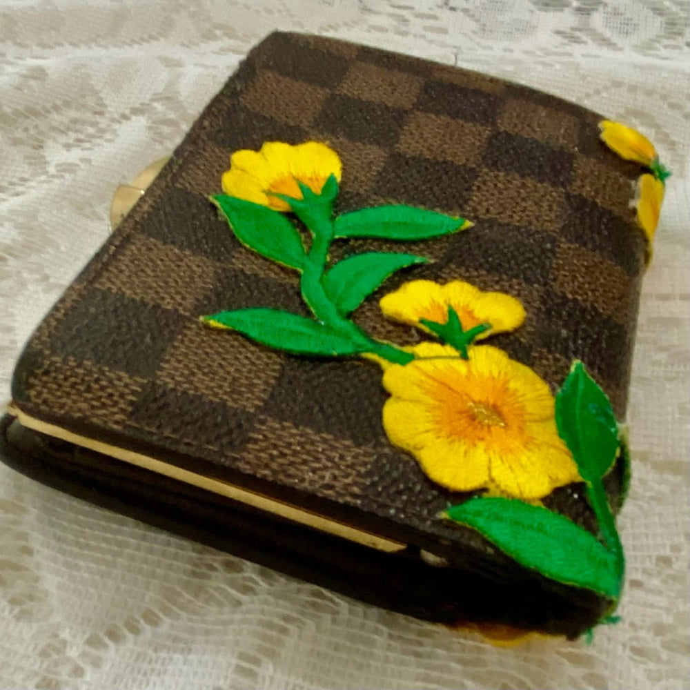 Vintage Louis Vuitton Damier Ebene Kisslock Compact Wallet 5in x 4in