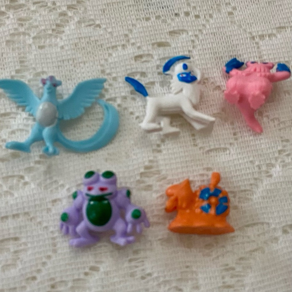 Lot NN: 12pc Lot : 2 Gold Fan Arts Cards, 5 Pokemon Cards and 5 Pokémon …