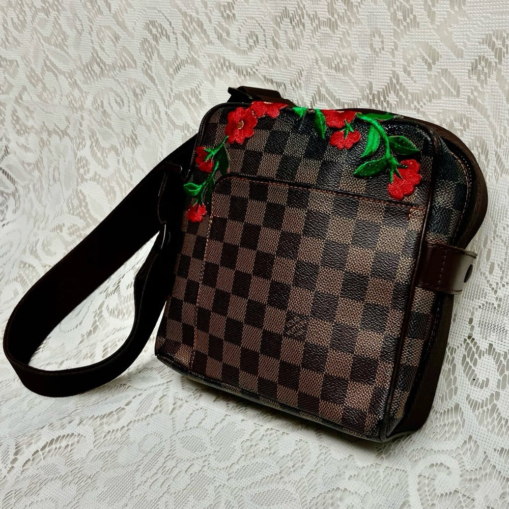 Vintage Louis Vuitton Damier Messenger Crossbody Bag 8in x8in x 3in (MI4087)