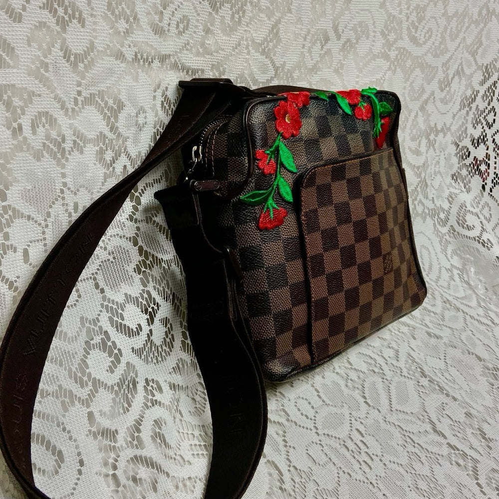 Vintage Louis Vuitton Damier Messenger Crossbody Bag 8in x8in x 3in (MI4087)