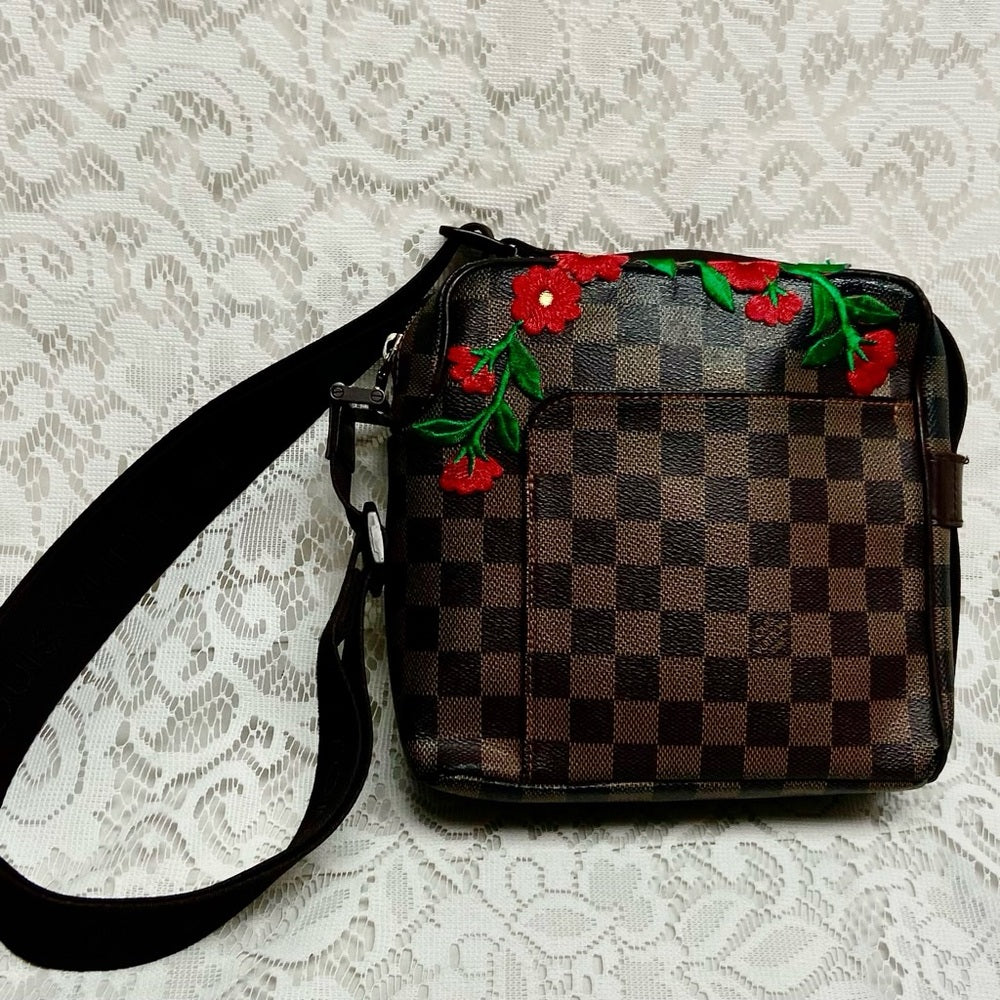 Vintage Louis Vuitton Damier Messenger Crossbody Bag 8in x8in x 3in (MI4087)
