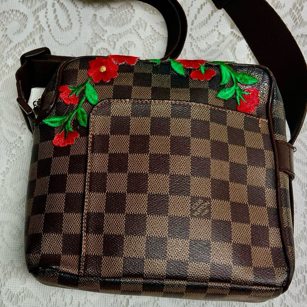 Vintage Louis Vuitton Damier Messenger Crossbody Bag 8in x8in x 3in (MI4087)