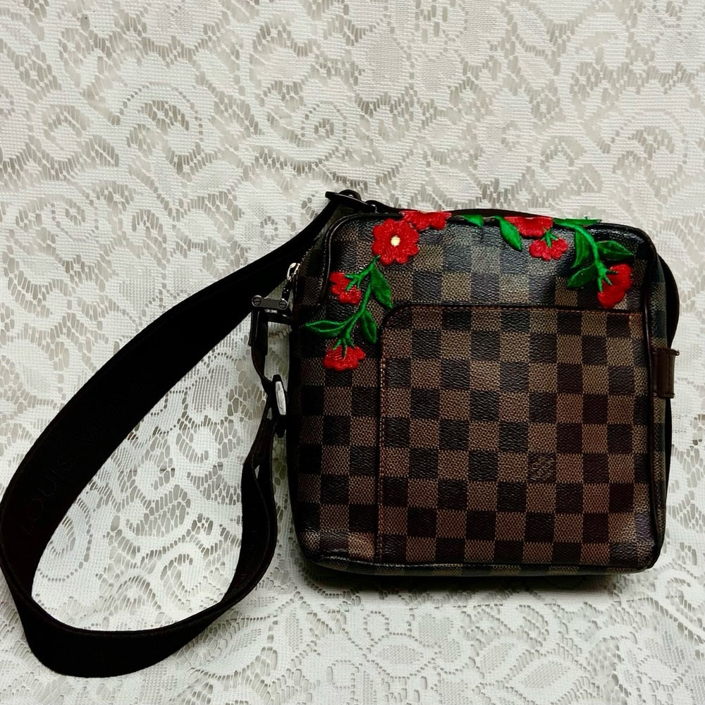 Vintage Louis Vuitton Damier Messenger Crossbody Bag 8in x8in x 3in (MI4087)