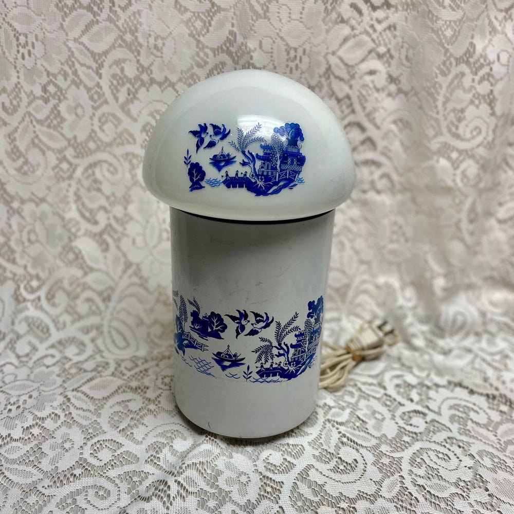 Vintagel, Mushroom, Cylindrical Blue Willow Electric Table lamp 12.5inx6in