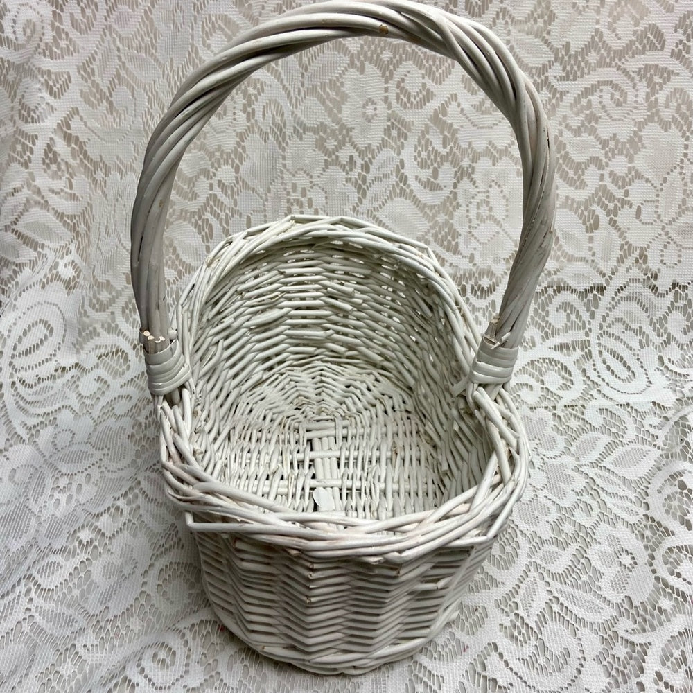 Vintage, White Wicker Basket- Flower, Fruit, Eggs, Bread 13in x 11in x 8in W