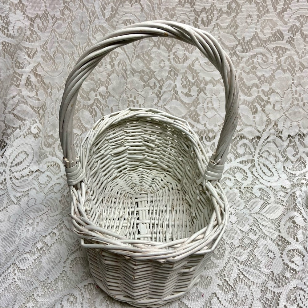 Vintage, White Wicker Basket- Flower, Fruit, Eggs, Bread 13in x 11in x 8in W