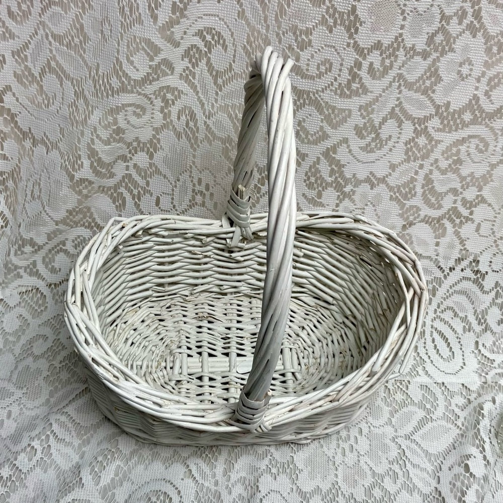 Vintage, White Wicker Basket- Flower, Fruit, Eggs, Bread 13in x 11in x 8in W