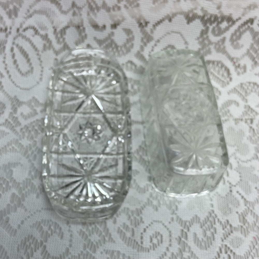 Vintage Pressed Glass Covered Butter Dish 7.5in L x 3.5in W x 2in H.