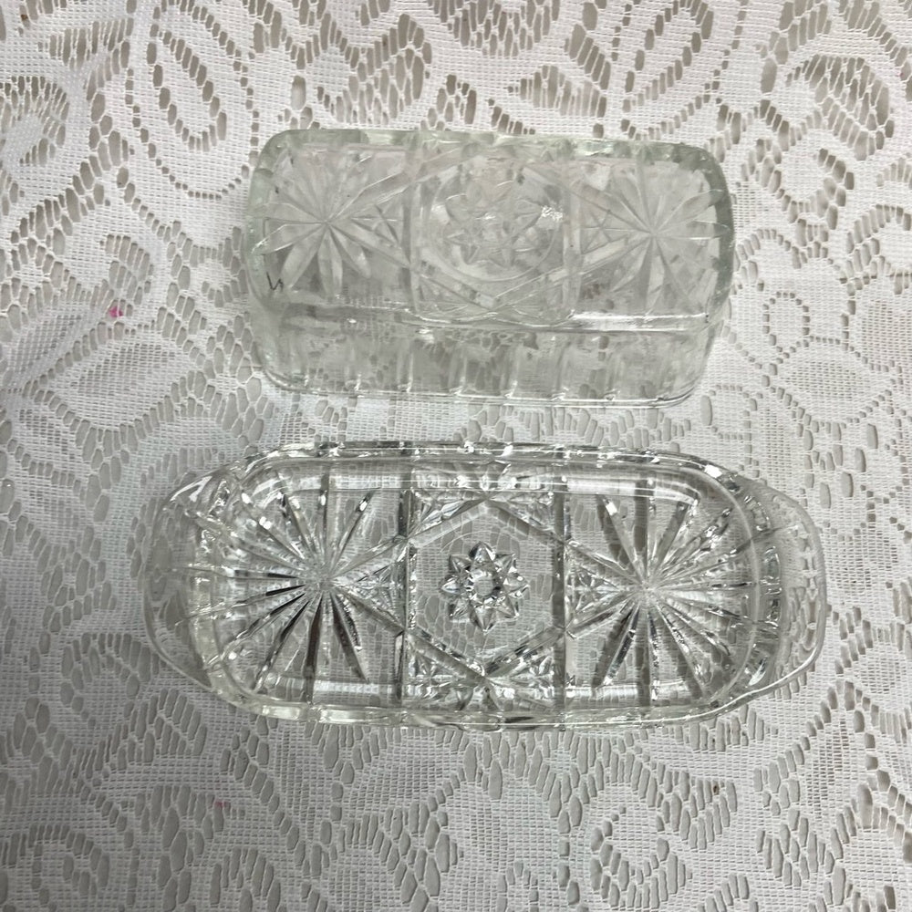 Vintage Pressed Glass Covered Butter Dish 7.5in L x 3.5in W x 2in H.