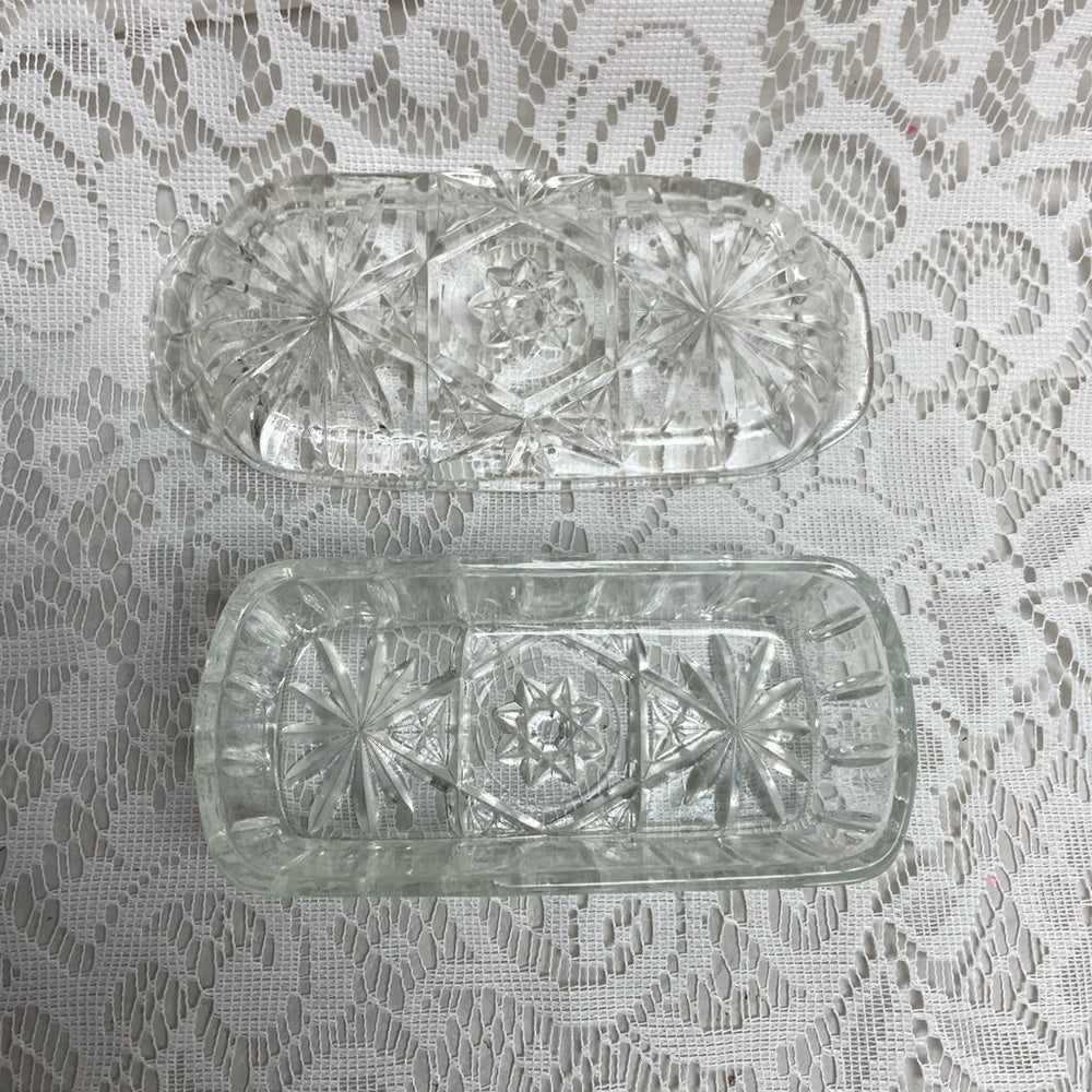 Vintage Pressed Glass Covered Butter Dish 7.5in L x 3.5in W x 2in H.