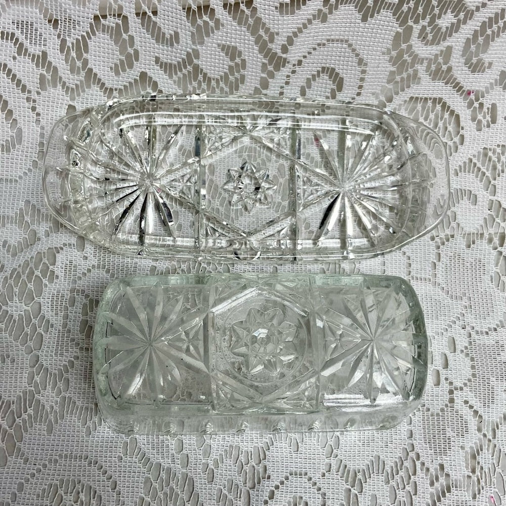 Vintage Pressed Glass Covered Butter Dish 7.5in L x 3.5in W x 2in H.