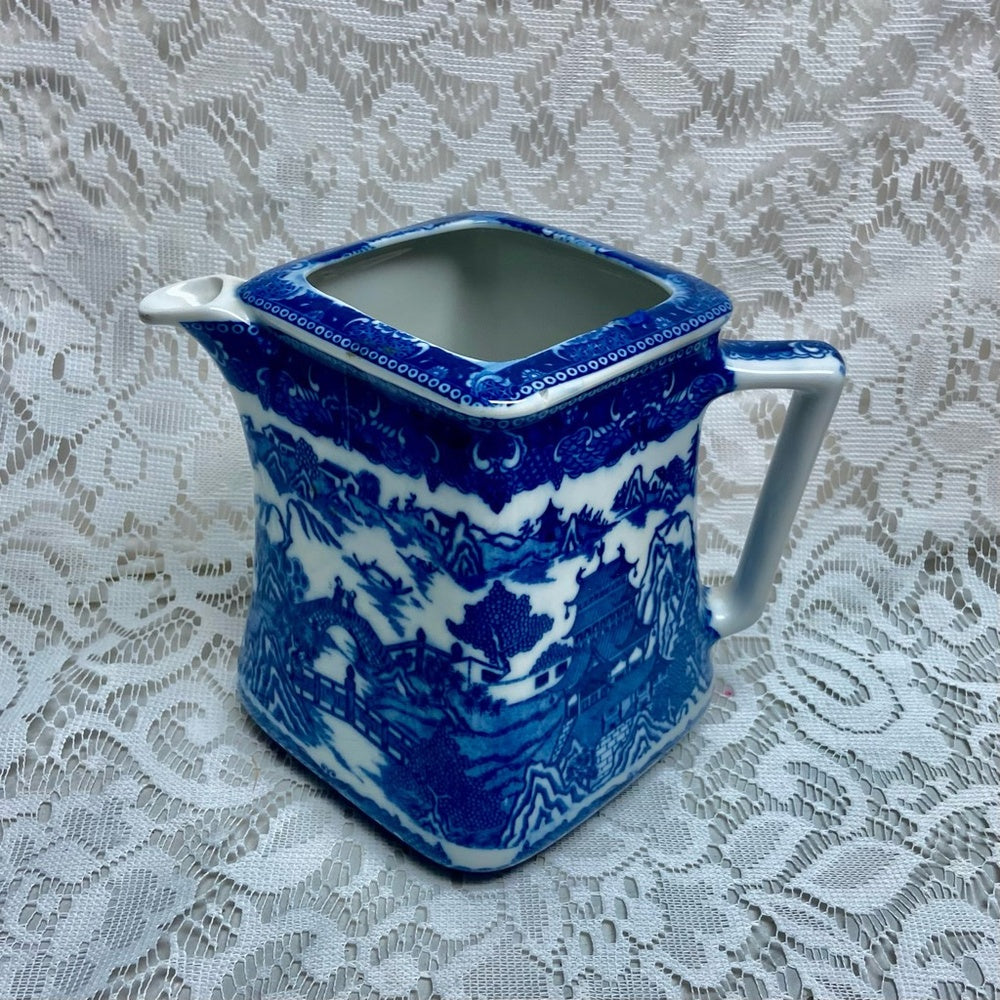 Vintage, Ringston Ltd. Blue Willow Square Teapot 6.5in H x 8in Sq