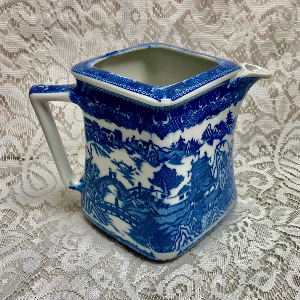 Vintage, Ringston Ltd. Blue Willow Square Teapot 6.5in H x 8in Sq