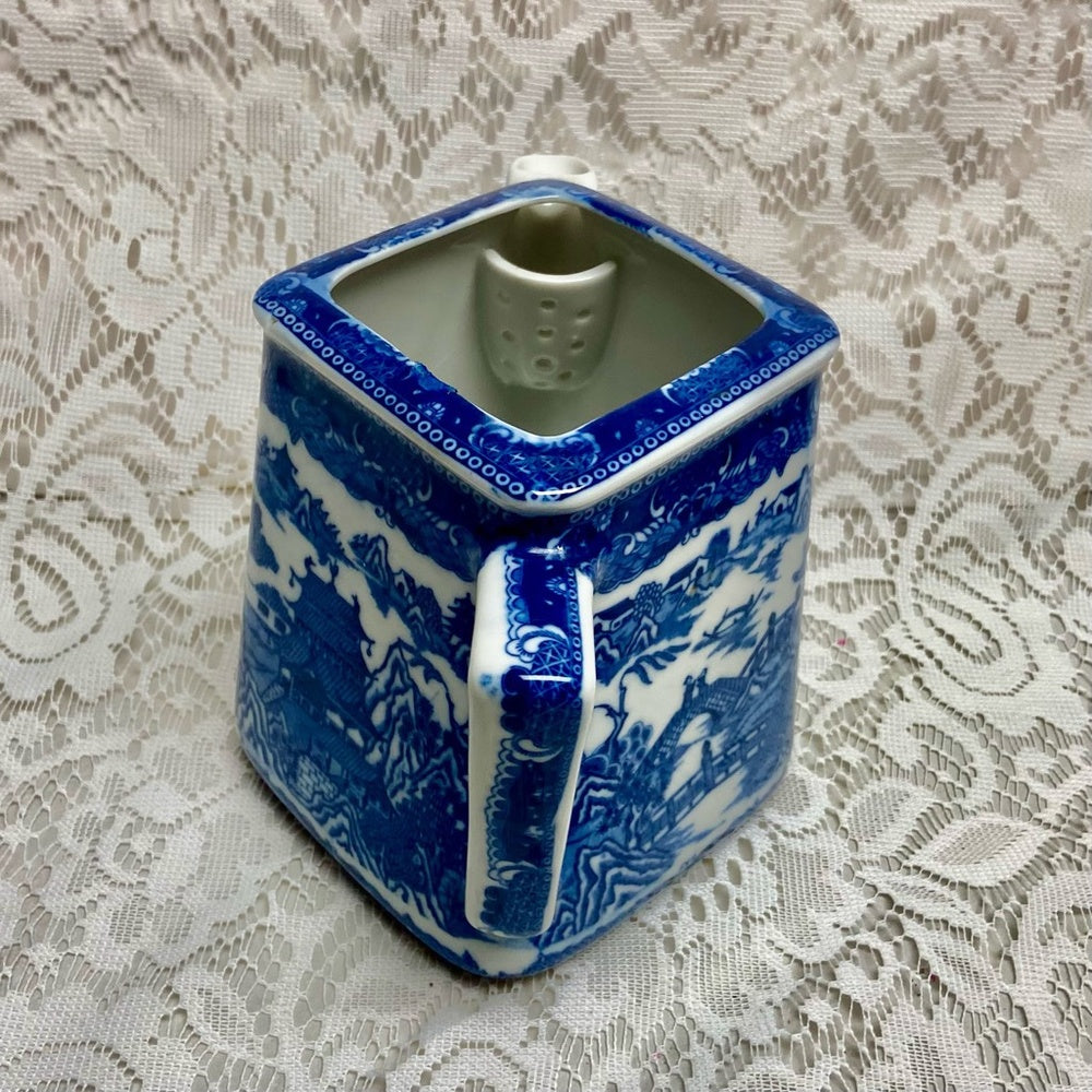 Vintage, Ringston Ltd. Blue Willow Square Teapot 6.5in H x 8in Sq