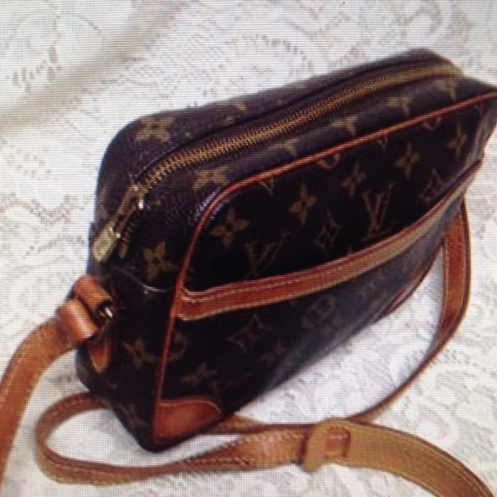 Authentic, Louis Vuitton Mono Leather Trocadero