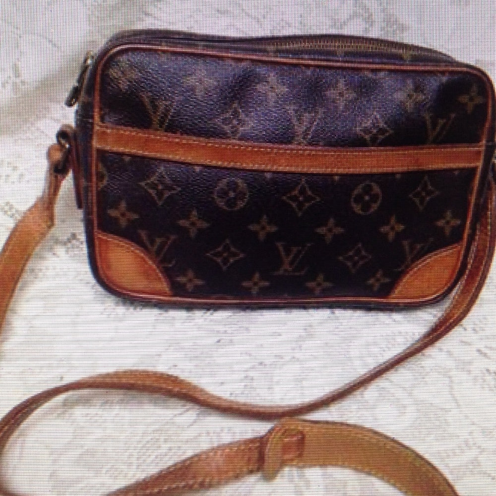 Authentic, Louis Vuitton Mono Leather Trocadero