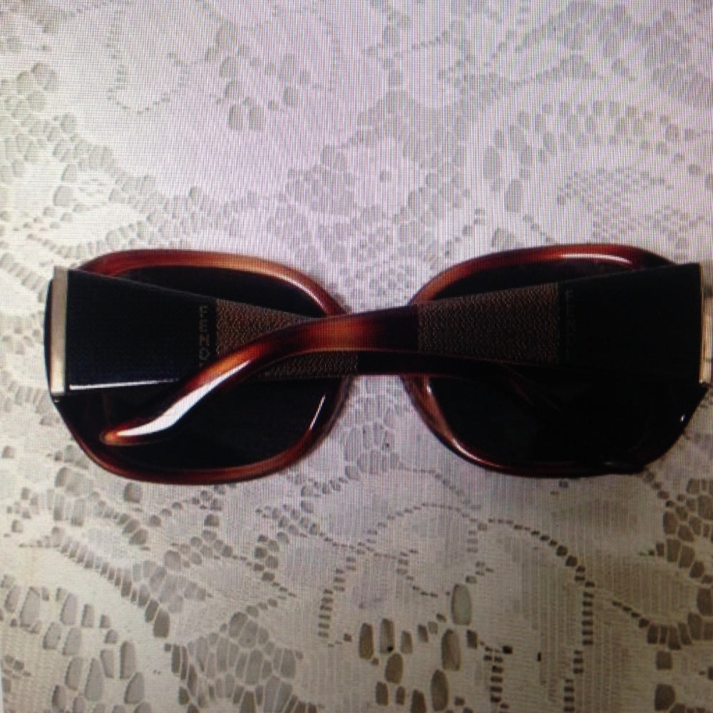 Fendi FS5254, Large Sun Glasses with Original Cas