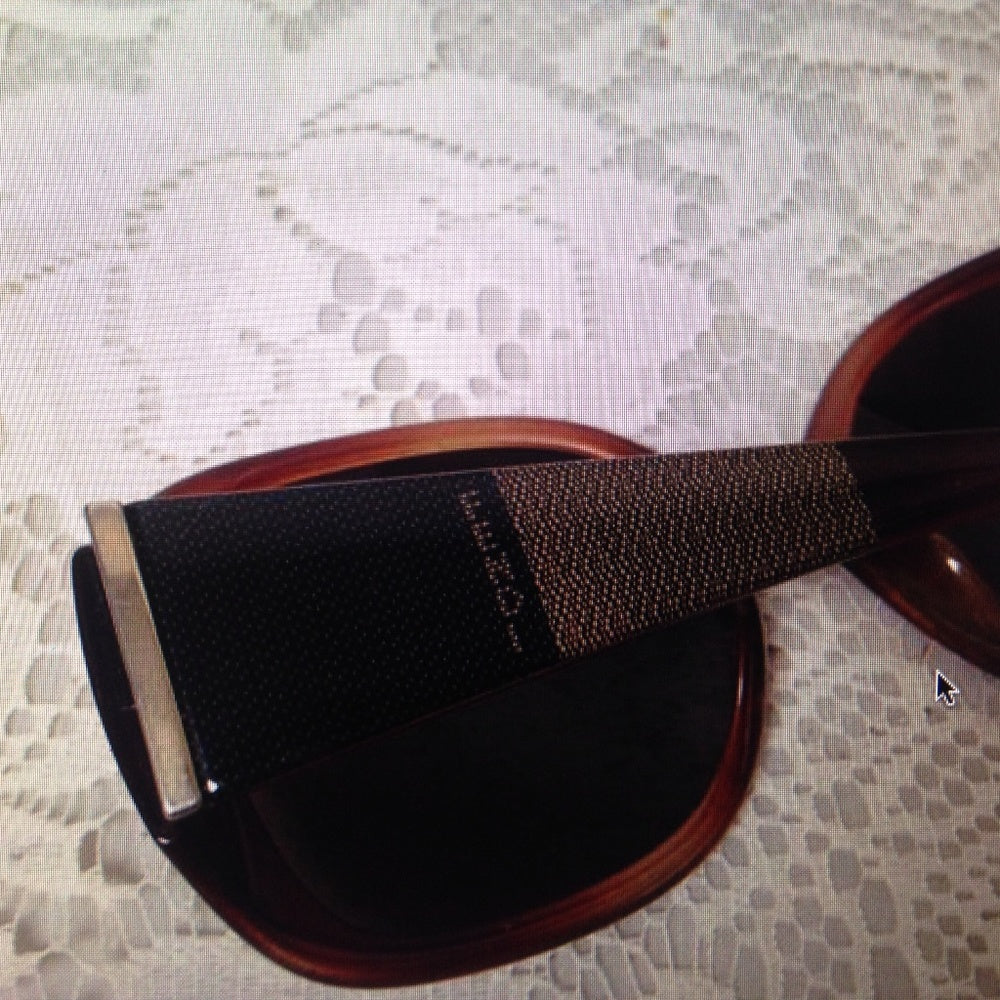 Fendi FS5254, Large Sun Glasses with Original Cas